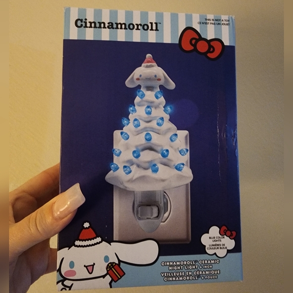 NWT  Ukonic Sanrio Cinnamoroll 6-Inch Ceramic Christmas Tree Plug-in Nightlight - Picture 7 of 10